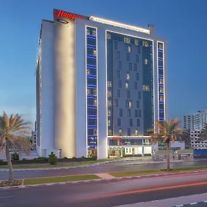 3* מלון Hampton By Hilton Airport